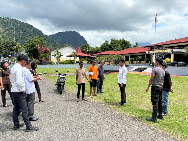 Satreskrim Polres Ende Gelar Rekonstruksi Kasus Dugaan Pembunuhan, 14 Adegan di Peragakan