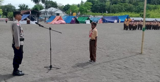 Kapolsek Pulau Ende Jadi Pembina Upacara Penutupan Perkemahan Pramuka SD se-Kecamatan Pulau Ende