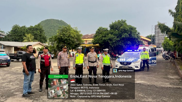 Semarak Natal di Kota Pancasila: Puluhan Personel Polres Ende Kawal Ketat Carnaval Paroki St.Yosef Freinademetz