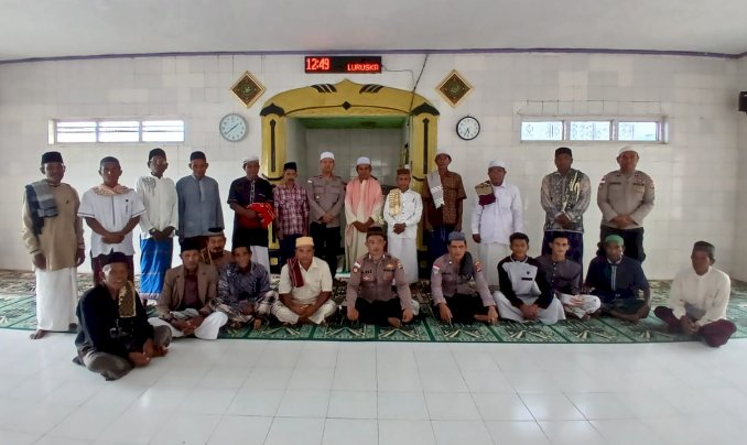 Melalui Kegiatan Jum'at Barokah, Kapolsek Pulau Ende Ajak Warga Jaga Iman dan Taqwa serta Jaga Kamtibmas