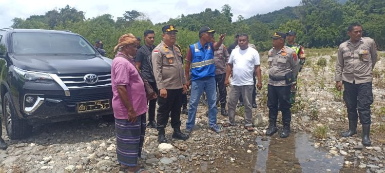 Respon Cepat Video Viral, Kapolres Ende Cek Lokasi Kali Lowolaka Demi Salurkan Bantuan dan Perjuangkan Pembangunan Jembatan
