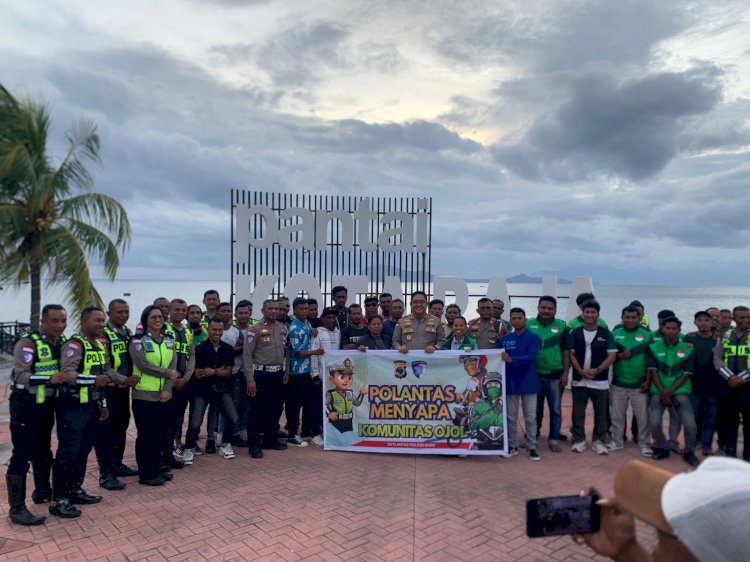 Polantas Menyapa, Satlantas Polres Ende Rangkul Ojol dan Opal di Pantai Kota Raja