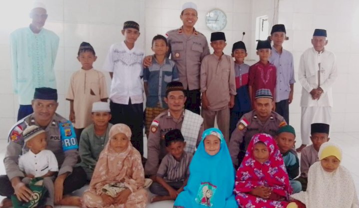 Melalui Kegiatan Jum'at Barokah, Kapolsek Pulau Ende Ajak Warga Jaga Iman dan Taqwa serta Jaga Kamtibmas