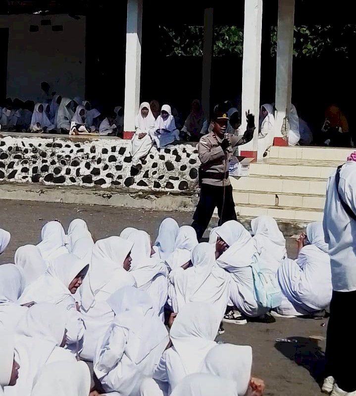 Pawai Ta’aruf Gema Ramadhan 1447 H Semarakkan Pulau Ende, Kapolsek Sampaikan Pesan Kamtibmas