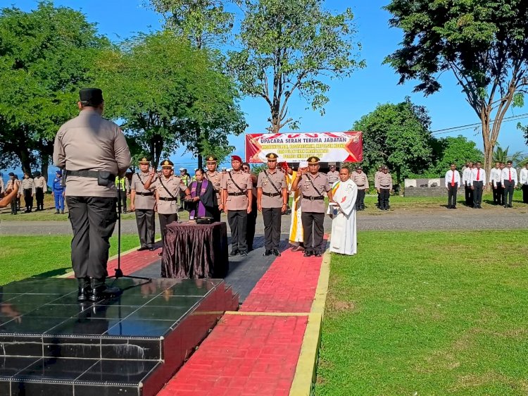Kapolres Ende pimpin Upacara Serah Terima Empat Pejabat Baru