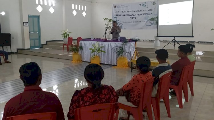 Cegah Kekerasan dalam Rumah Tangga, Sat Binmas Polres Ende Beri Edukasi Calon Pengantin di Aula Gereja
