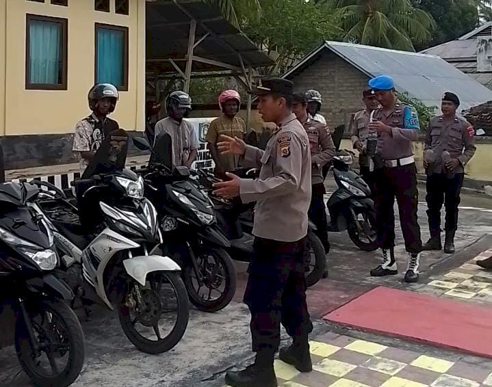 Polsek Pulau Ende dan Bhayangkari Berbagi Takjil dan Bensin Gratis kepada Tukang Ojek