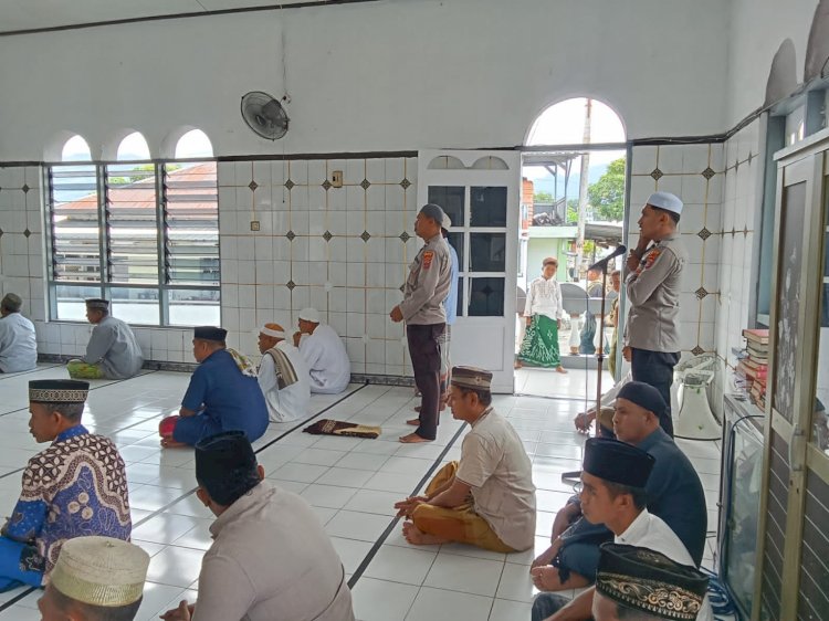 Wujudkan Ramadhan Presisi, Personel Polres Ende Jadi Petugas Sholat Jumat di Masjid Silahturahmi