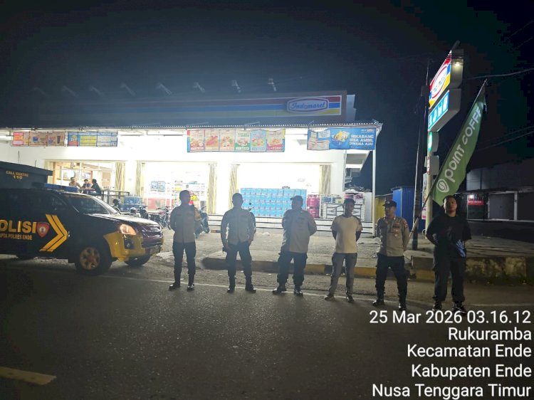 Patroli Perintis Presisi di Malam Hari, Personel Polres Ende Pastikan Keamanan Warga di Jam Rawan