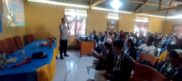 Jumat Curhat Kapolsek Wolowaru Bersama Mahasiswa Stikes St.Elisabet Maumere dan Warga Nduaria
