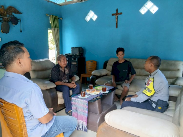 Sinergi Tanpa Batas, Bhabinkamtibmas Roworena Sambangi Purnawirawan Polri demi Jaga Kamtibmas