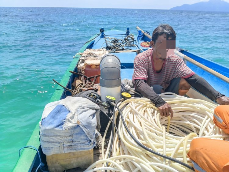 Satpolairud Polres Ende Polda NTT Amankan Kapal Asal Buton Bermuatan 3 Ton Keong Lola