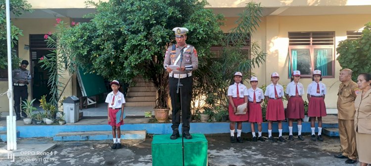Tanamkan Etika Digital Sejak Dini, Kasat Lantas Polres Ende Polda NTT Sambangi SDK St.Theresia Ende 3