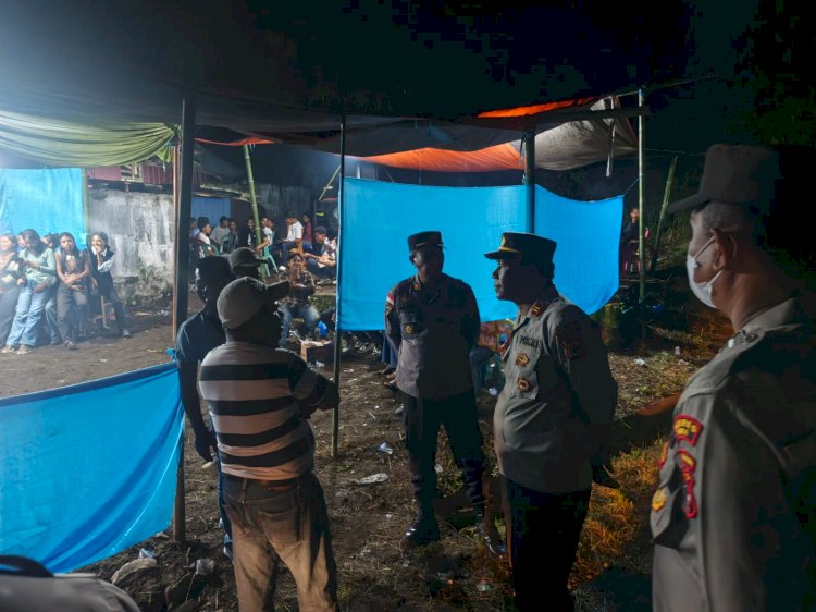 Pastikan Malam Syukuran Wisuda Uniflor Kondusif, Personel Polres Ende Polda NTT Sisir Titik Keramaian hingga Dini Hari