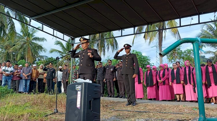 Penghormatan Terakhir bagi Sang Bhayangkara, Tangis dan Haru Iringi Pemakaman Aipda Hassan Basrin Nggasi di Ende