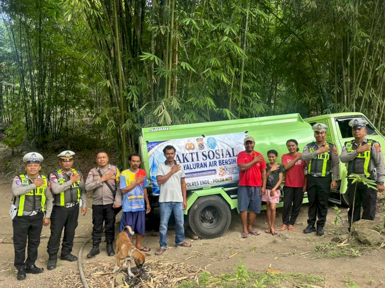 Polres Ende Polda NTT Salurkan 15.000 Liter Air Bersih untuk Warga Onekore Lewat Polantas Menyapa di Hari Bhayangkara ke-80