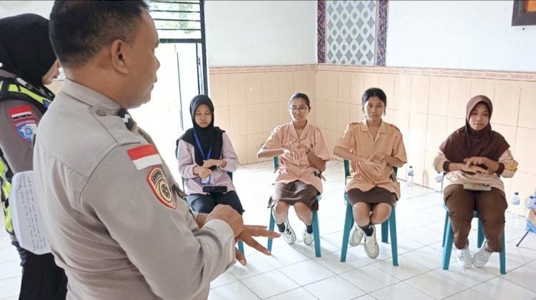 Sambut Hari Bhayangkara ke-80, Polres Ende Berikan Terapi USEFT kepada Siswa PKL
