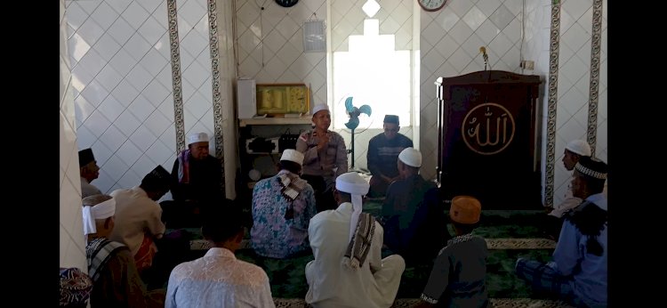 Kapolsek Ende Gelar Safari Jumat, Ajak Warga Jaga Kamtibmas dan Manfaatkan Layanan 110