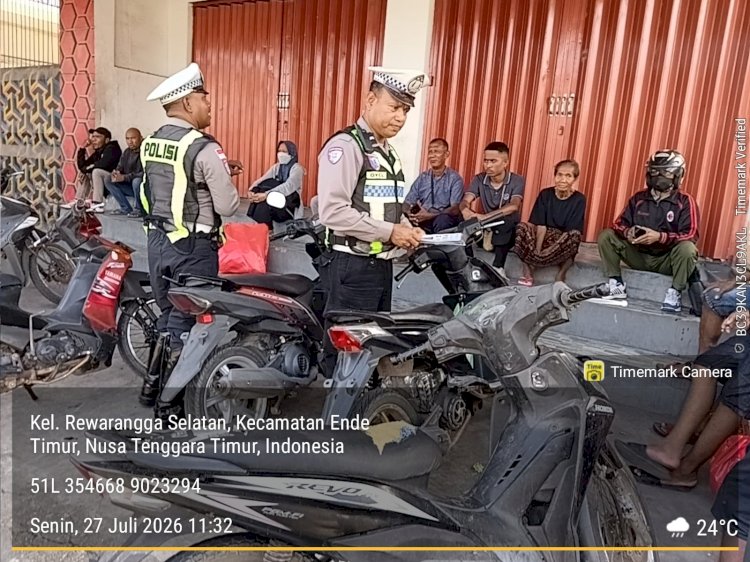 Tingkatkan Kesadaran Berkendaraan, Satlantas Polres Ende Polda NTT Turun ke Jalan Edukasi Pengendara dan Tukang Ojek