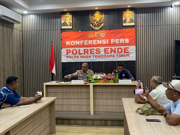 Satresnarkoba Polres Ende Polda NTT Bekuk Pemilik Ganja di Parkiran Pasar Mbongawani Ende, Tiga Tersangka Diamankan di Lokasi Berbeda