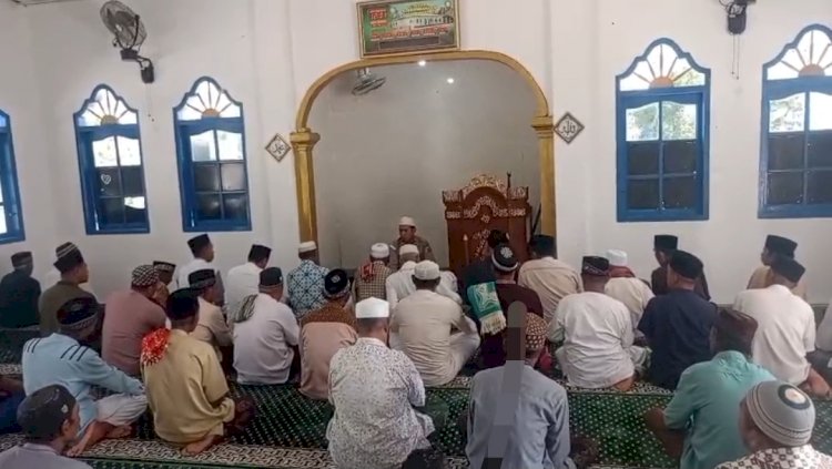 Kapolsek Ende Jadi Khatib dan Imam Sholat Jumat, Ajak Jamaah Tingkatkan Iman dan Jauhi Perbuatan Maksiat