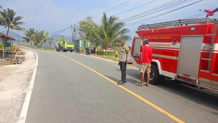 Kesigapan Polri, Damkar, dan Pemdes Borokanda Berhasil Cegah Karhutla di Lahan Warga