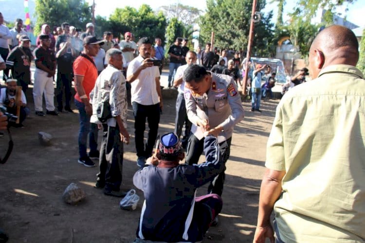 Ritual Bau Lolon Satukan Dua Kampung, Kapolda NTT Dorong Perdamaian Jadi Komitmen Bersama