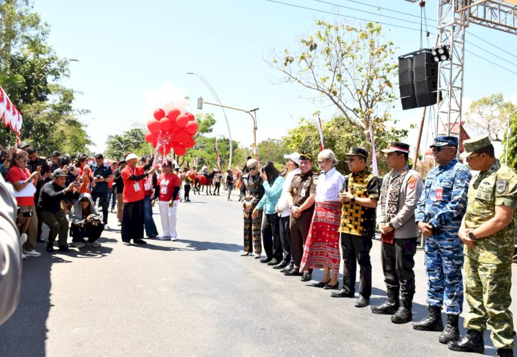 Kapolda NTT Hadiri Pawai Pembangunan 2026, 69 Tim Tampilkan Wajah Keberagaman NTT