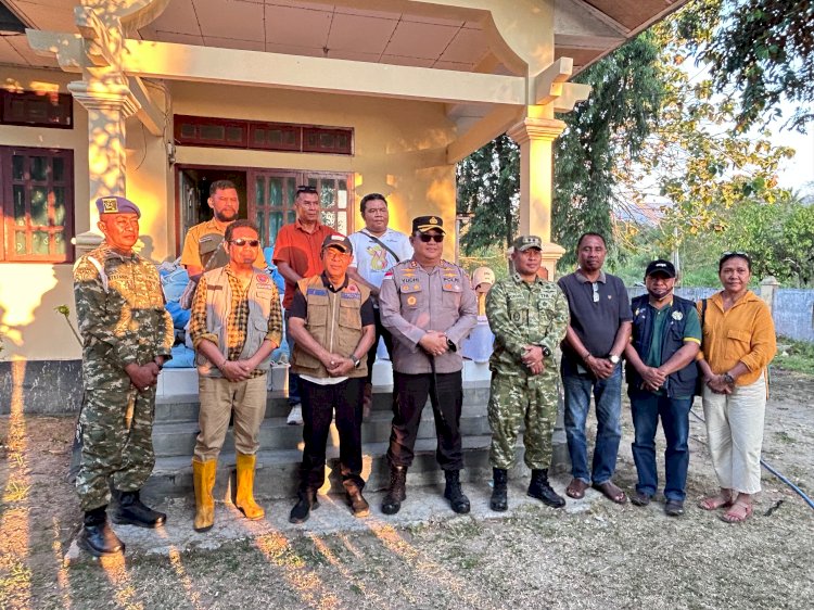 Sinergi TNI-Polri dan Forkopimda Ende Salurkan 725 Paket Bansos Presiden untuk Korban Gempa