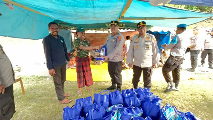 Usai Ngalupolo Ndona, Rombongan Polres Ende Sambangi Desa Saga Salurkan Bansos dan Cek Rumah Ibadah