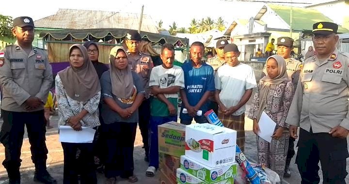 Polri Hadir di Tengah Warga, Kapolda NTT dan Kapolres Ende Salurkan Bantuan Sosial untuk Korban Gempa di Pulau Ende