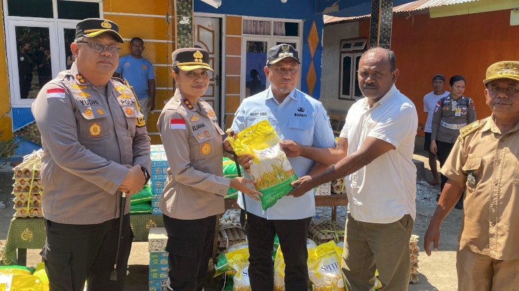 Bantu Warga Terdampak Gempa Flores: Kapolres Ende Bersama Bupati TTU dan Kapolres TTU Salurkan Bantuan Sosial di Desa Rukuramba
