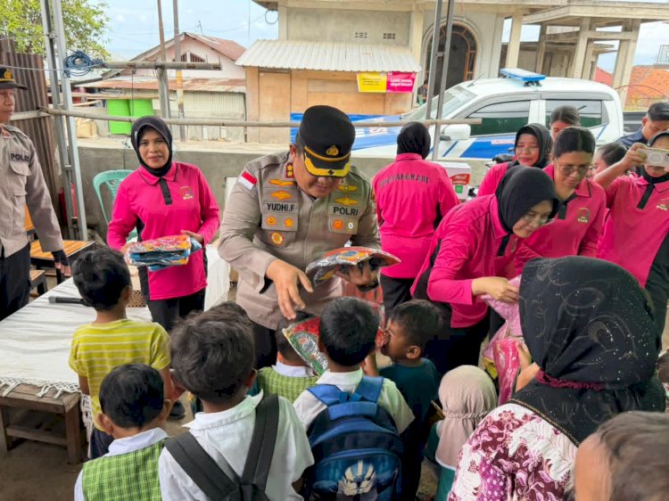 Wujud Kepedulian, Kapolres Ende bersama Bhayangkari Terus Salurkan Bantuan Ibu Ketua Umum Bhayangkari untuk Korban Gempa di Ende