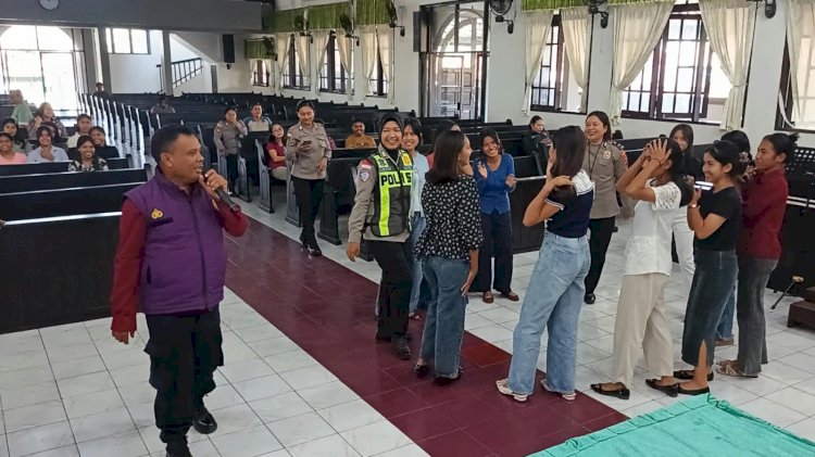 ​Keceriaan di Gereja Syalom Ende, Srikandi Polres Ende Polda NTT Hadirkan Trauma Healing dan Dongeng Ceria untuk Calon Sidi