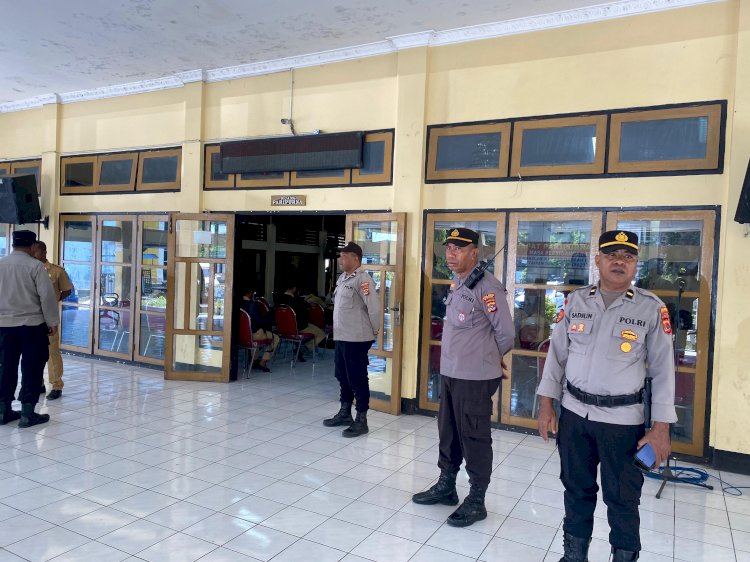 Polres Ende Polda NTT Kawal Aksi Damai Perangkat Desa, KabagOps Pastikan Situasi Kondusif