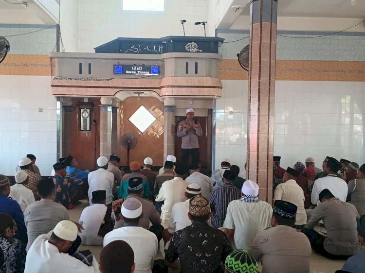 Wujud Polisi bersama Masyarakat, Wakapolres Ende Gelar Jumat Keliling di Masjid Mustakim Barai Desa Borokanda