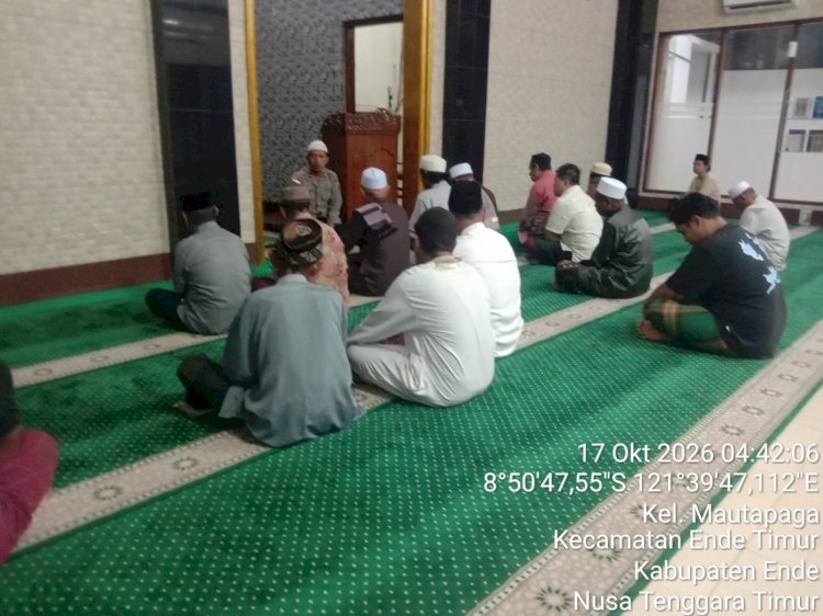 Polisi Bersama Masyarakat, Wakapolsek Ende Ajak Jemaah Masjid Darul Yaqwa Cegah Perundungan Lewat Kegiatan Subuh Keliling