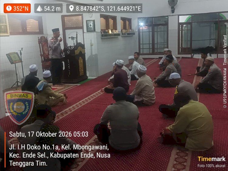 Polres Ende Polda NTT Gelar Subuh Keliling di Masjid Darul Yaqin Mbongawani, Polisi dan Umat Duduk Bareng Serap Aspirasi Kamtibmas