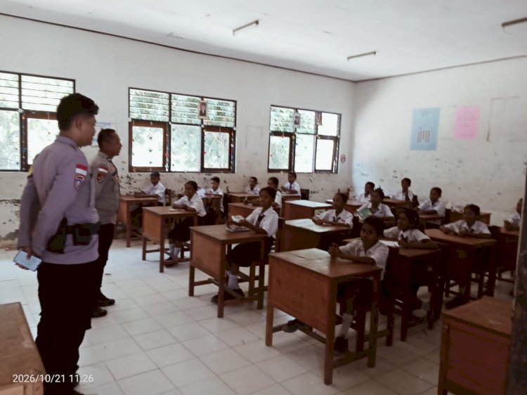 Polisi Peduli Pendidikan, Polsek Maurole Sambangi SMPN Keliwumbu berikan Penyuluhan Anti Bullying hingga Literasi AI
