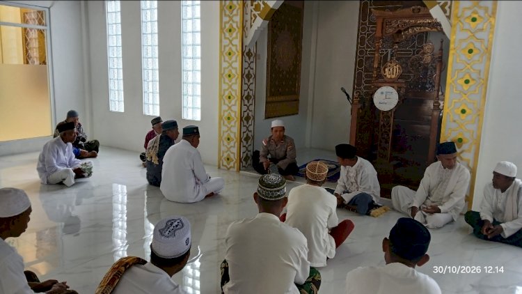 Jumat Keliling di Masjid Al-Jihad Rate, Wakapolsek Ende Ajak Jamaah Jaga Kamtibmas dan Jaga Persatuan