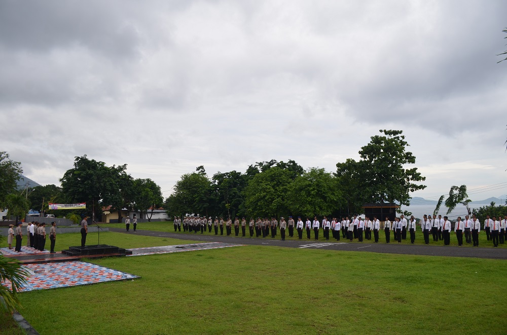 Polres Ende Melaksanakan Upacara Bendera dalam Rangka Hari Kesadaran