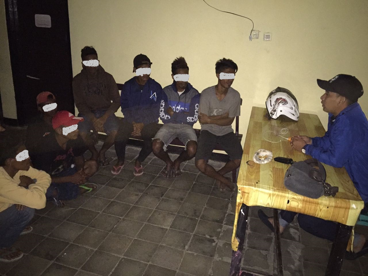 Nekat Tarik Pungli 8 (delapan) orang pemuda  Ditangkap Polsek Wolowaru Polres Ende