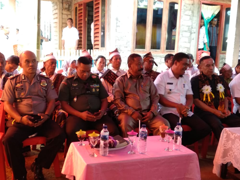Personil Polsek Ende, Laksanakan Pengamanan Peresmian Desa Persiapan Dan Pelantikan Perangkat Desa Tumberabu III
