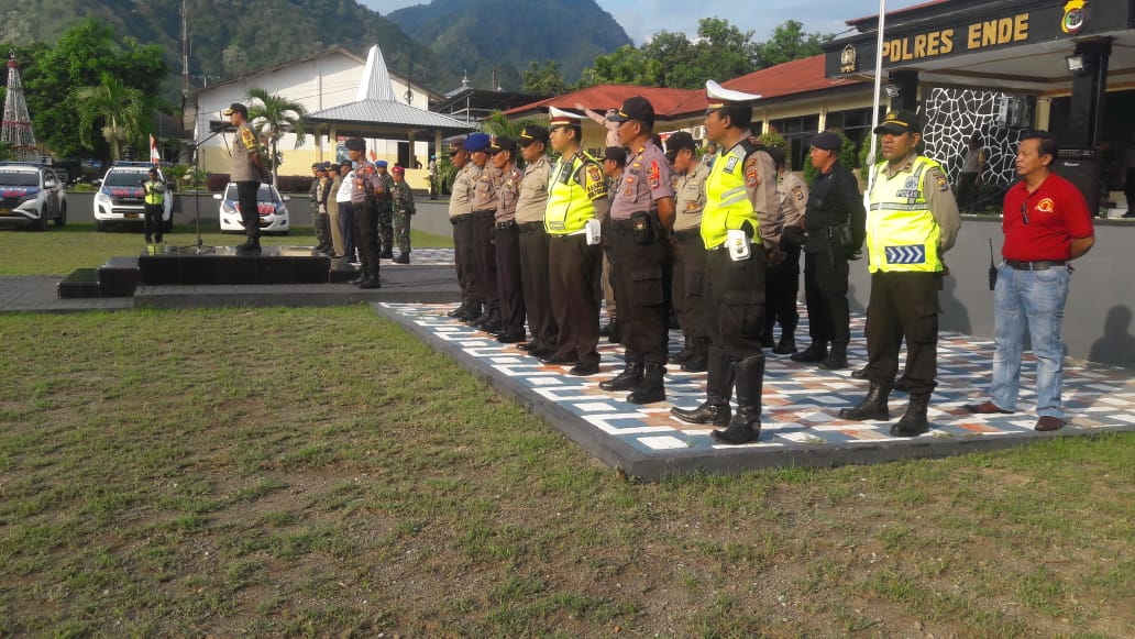 Amankan Malam Pergantian Tahun TNI - POLRI Dan Instansi Terkait Gelar Apel Gabungan Di Mapolres Ende